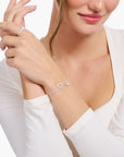 Armband med vit droppformad sten A2159-051-14