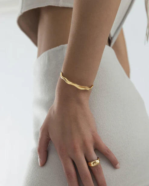 Armband Wavy bolded cuff Gold MB0173